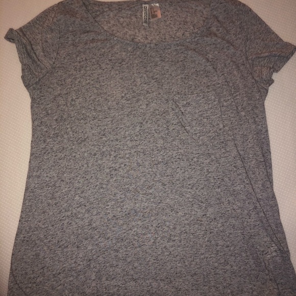 Divided H&M t-shirt - Picture 2 of 2